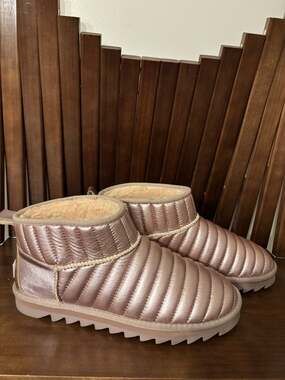 ALDO Metallic Rose Gold Quilted Faux Fur Winter Ankle Boots Size 10 US / 41 EU